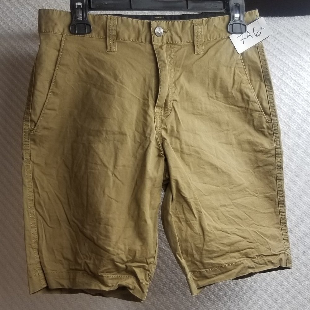 746 - Volcom 28W Chino Shorts